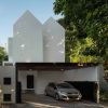 Fasad putih Houseofhansan di Bantul, Yogyakarta
