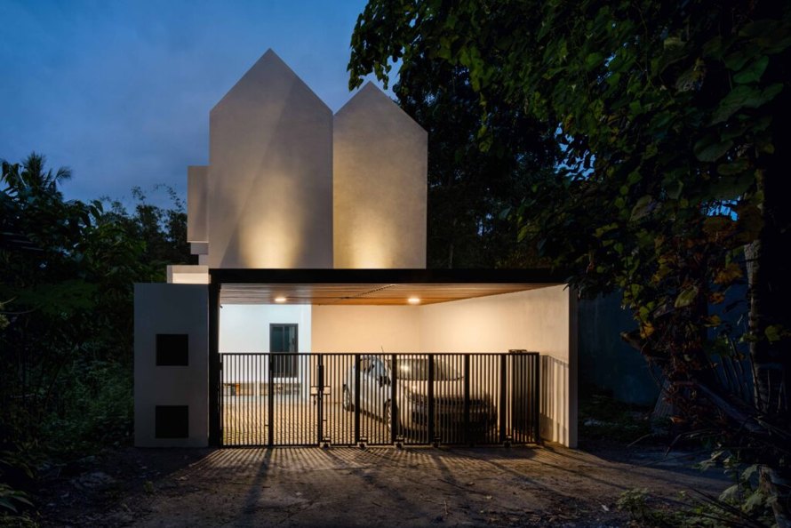 Houseofhansan di Bantul pada malam hari